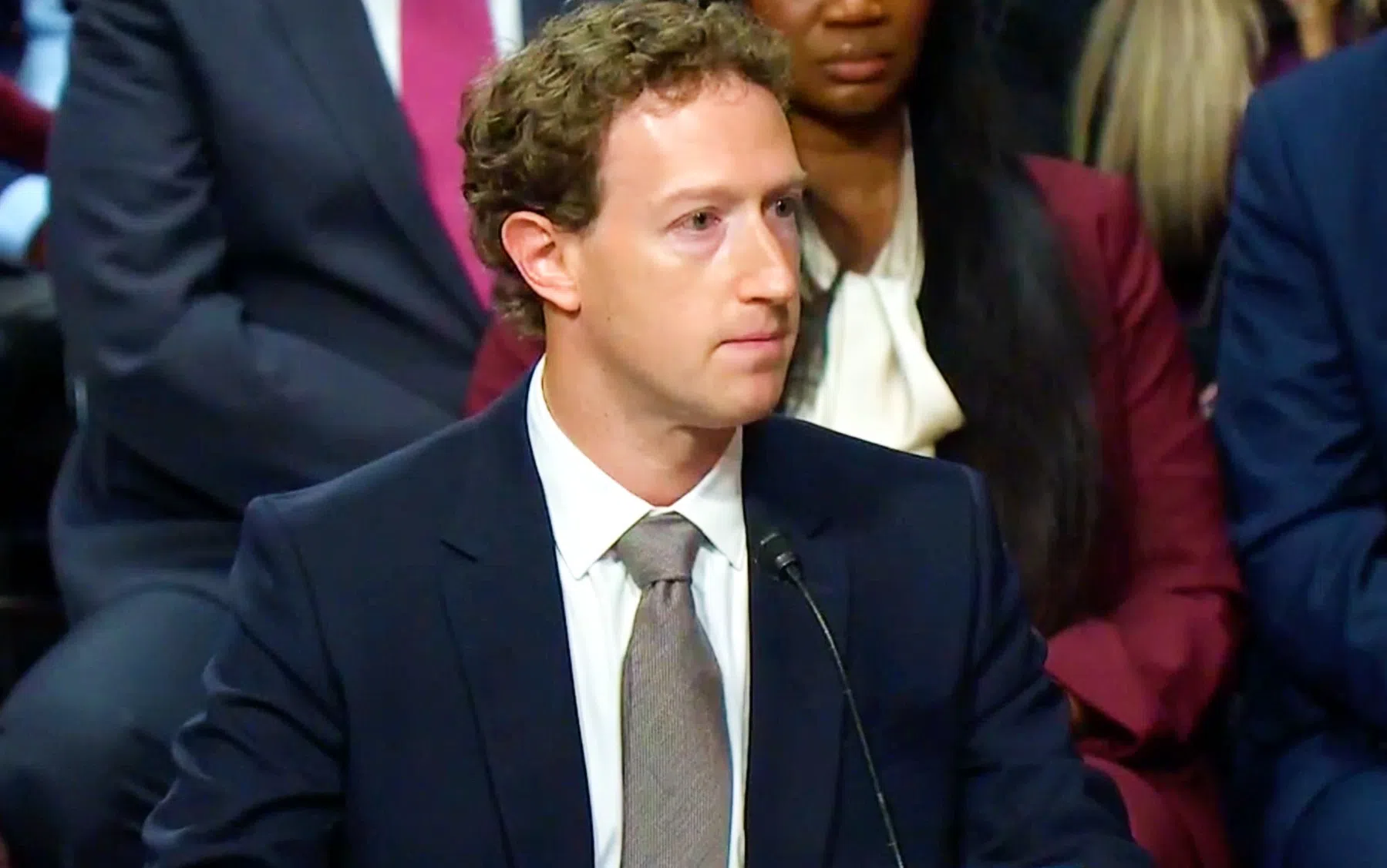 Zuckerberg tegen ouders: sorry voor mentale schade jongeren door social media