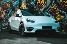 Thumbnail for article: Tesla roept 2,1 miljoen auto’s terug om grootte van lettertjes