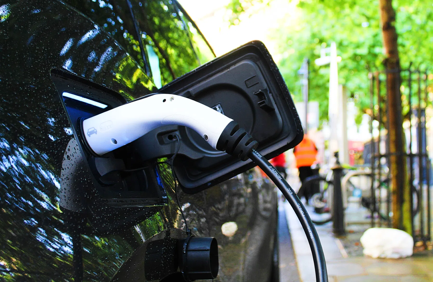 In dit jaartal zijn alle auto's in Nederland elektrisch