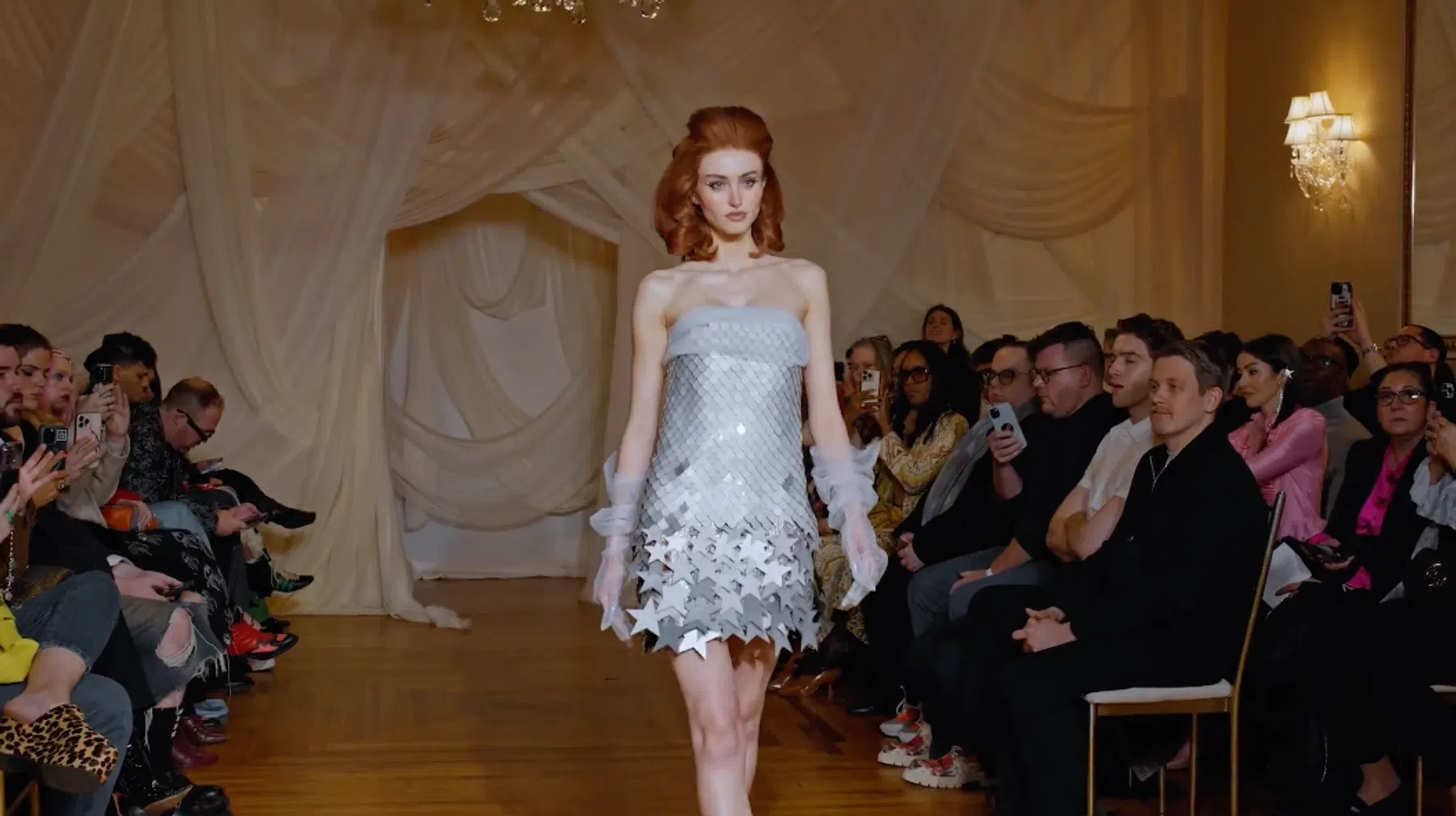 Interactieve jurk van Adobe schittert op catwalk: geen Photoshop nodig