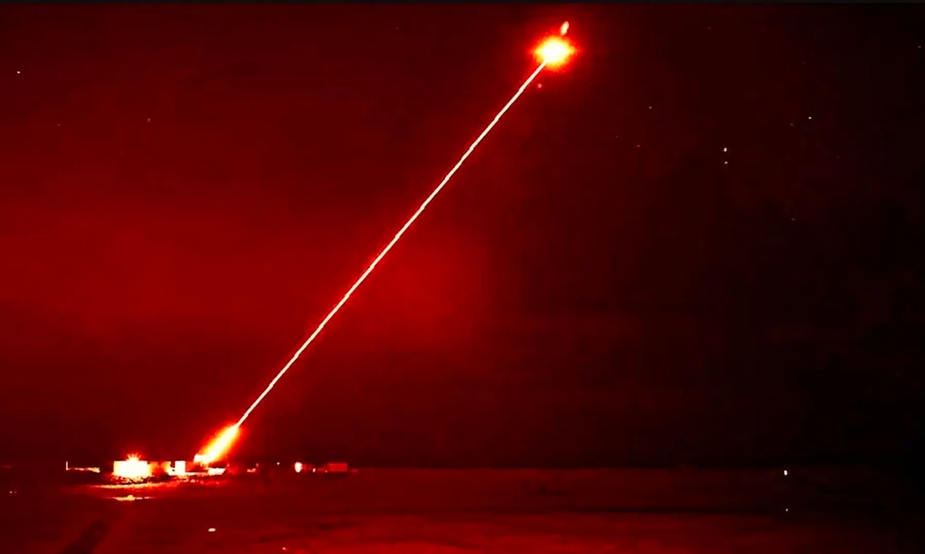 Superkrachtig laserwapen voor het eerst in actie te zien bij neerschieten drone