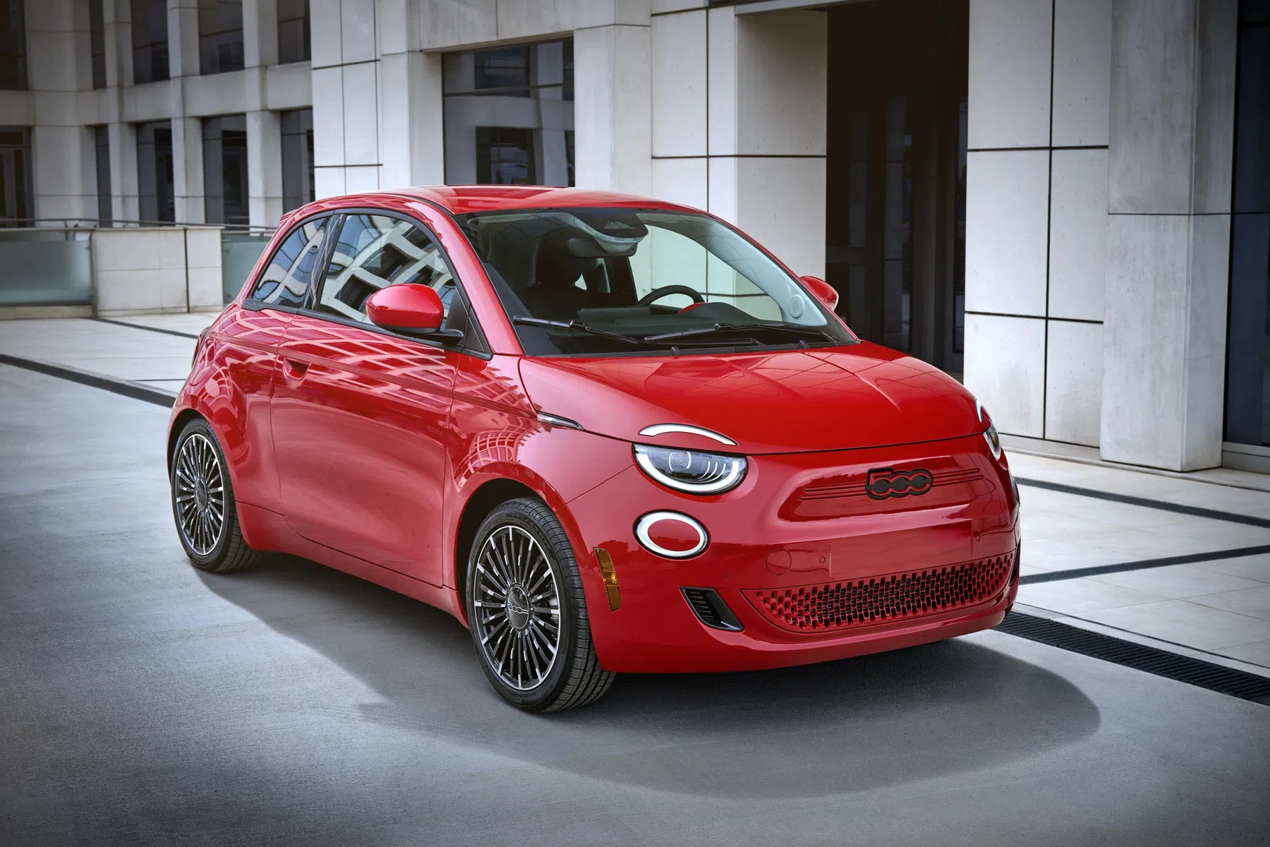 Huh, elektrische Fiat 500e is binnenkort ook te koop als benzineauto?