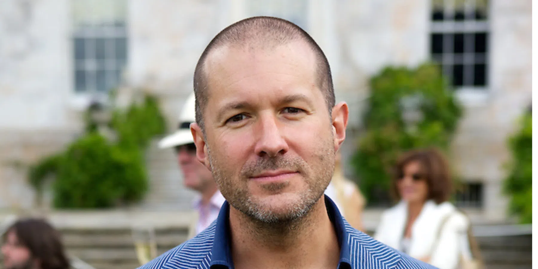 iPhone-ontwerper Jony Ive werkt samen met Sam Altman aan AI-gadget