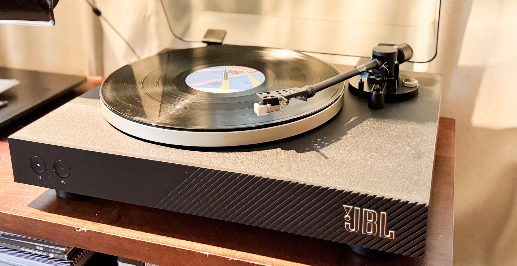 Review: draadloos vinyl, met kwaliteit en in stijl, met de JBL Spinner BT