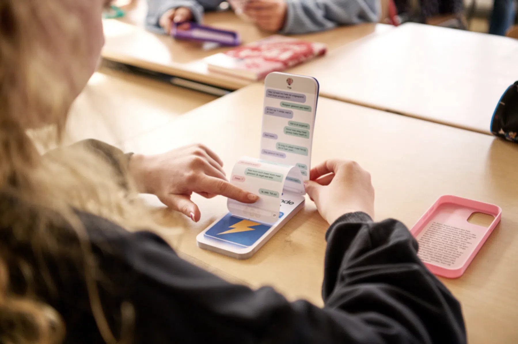 Het Telefoonboekje is een kinderboek gegoten in WhatsApp-berichtjes