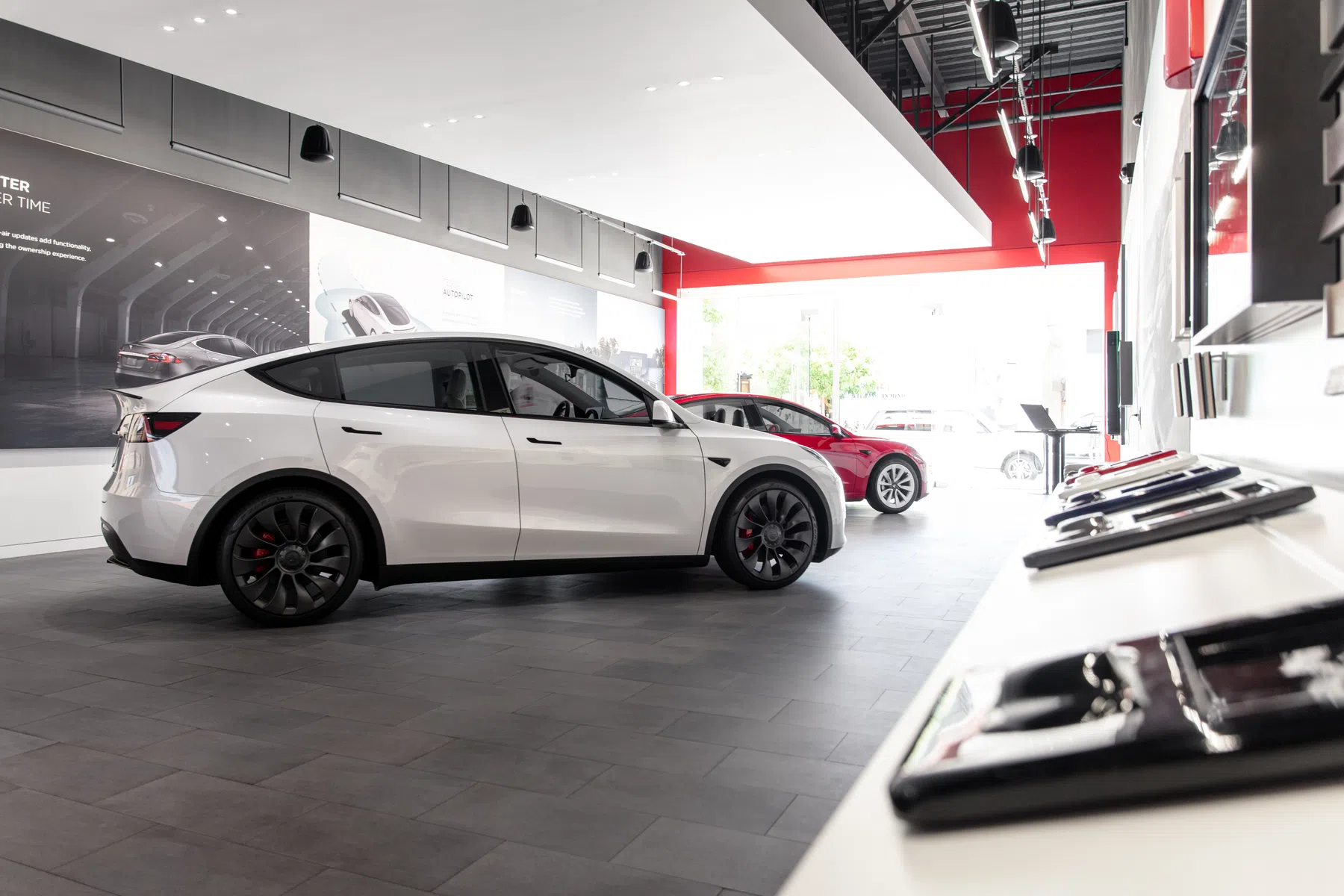 © Tesla