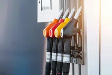 Thumbnail for article: Internationaal Energie Agentschap waarschuwt voor hogere benzineprijzen