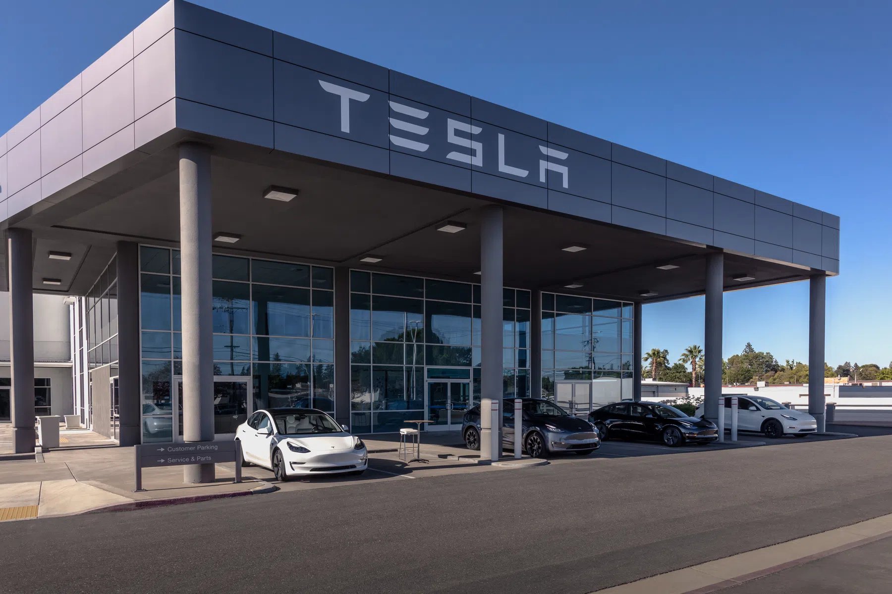 © Tesla