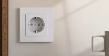 Thumbnail for article: Dit slimme stopcontact schakelt op basis van wattage en past gewoon in de muur