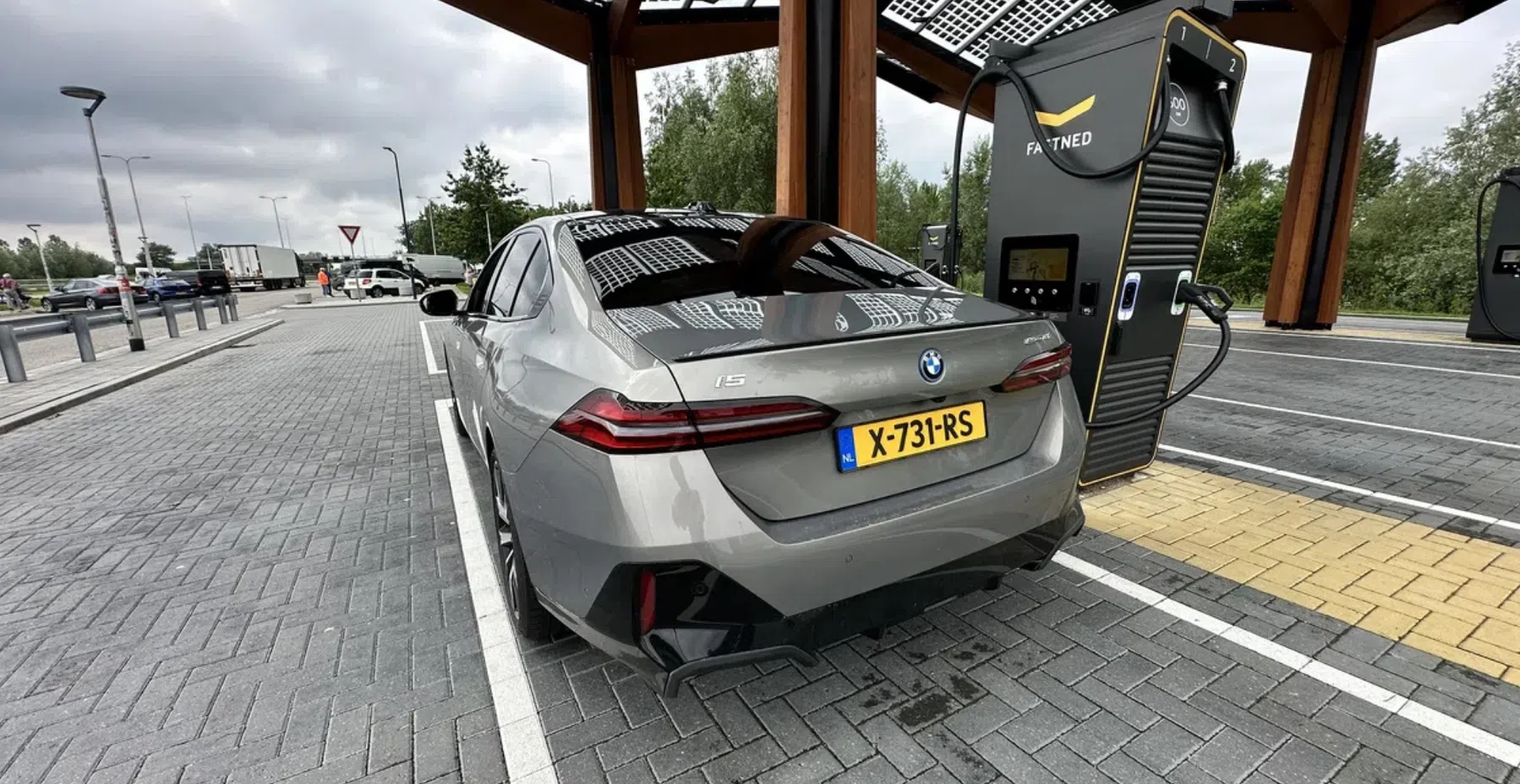 Bright Duurtest BMW i5: geweldige wagen, gênant gevoel