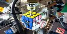 Thumbnail for article: Robot lost Rubiks kubus in nieuwe recordtijd op, nóg kleinere fractie van seconde
