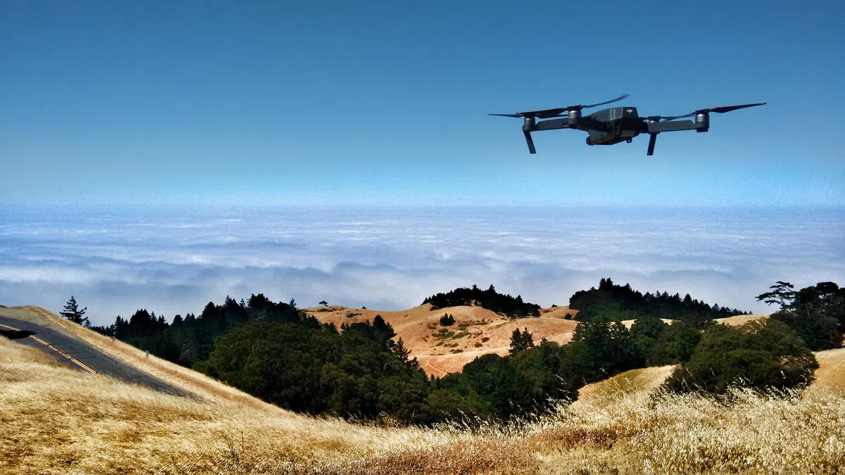 Gli Stati Uniti stanno sviluppando droni ricaricabili senza fili che possono volare indefinitamente