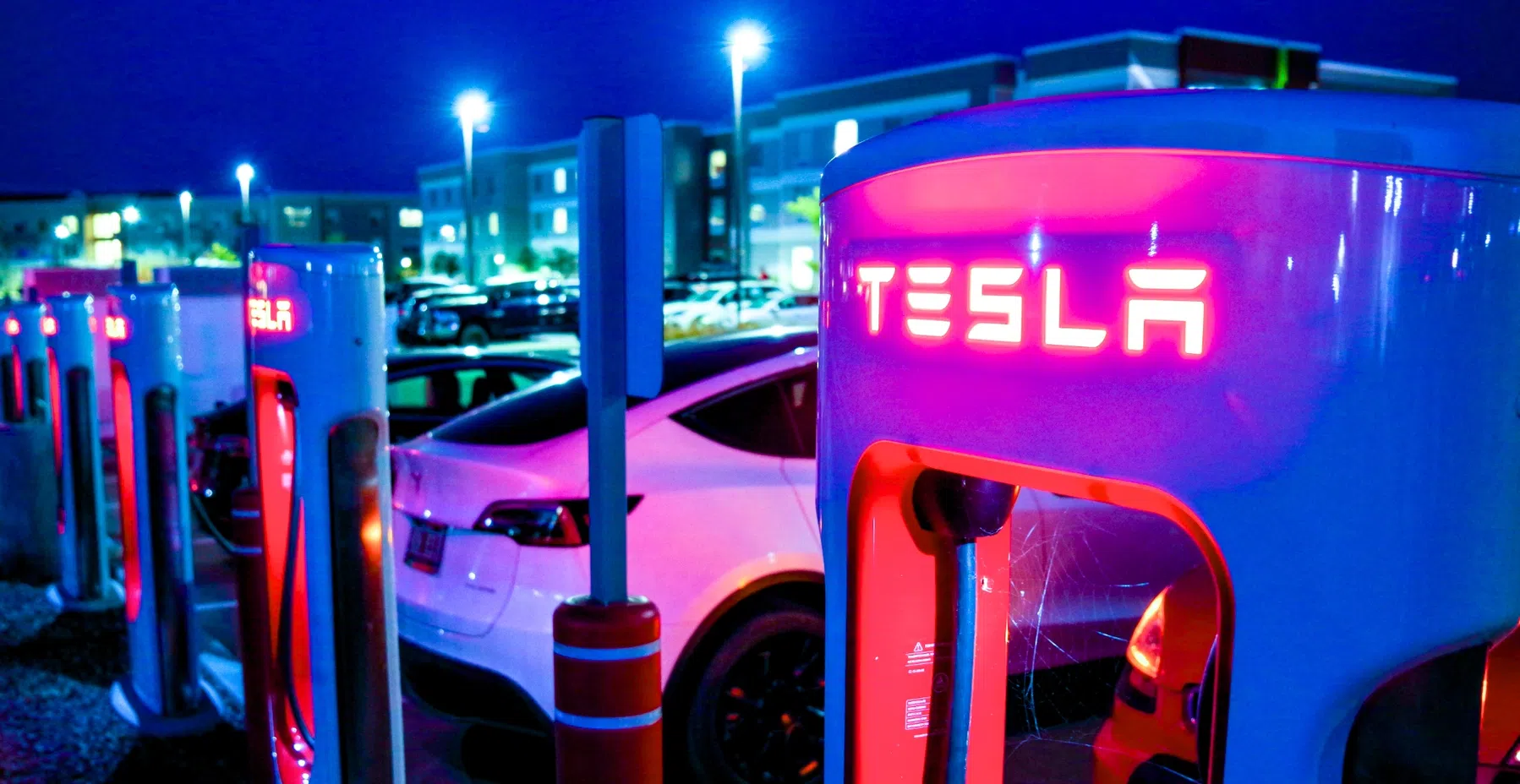 Tesla vreest vertrek Musk als hij miljardenbonus misloopt, smeekt aandeelhouders