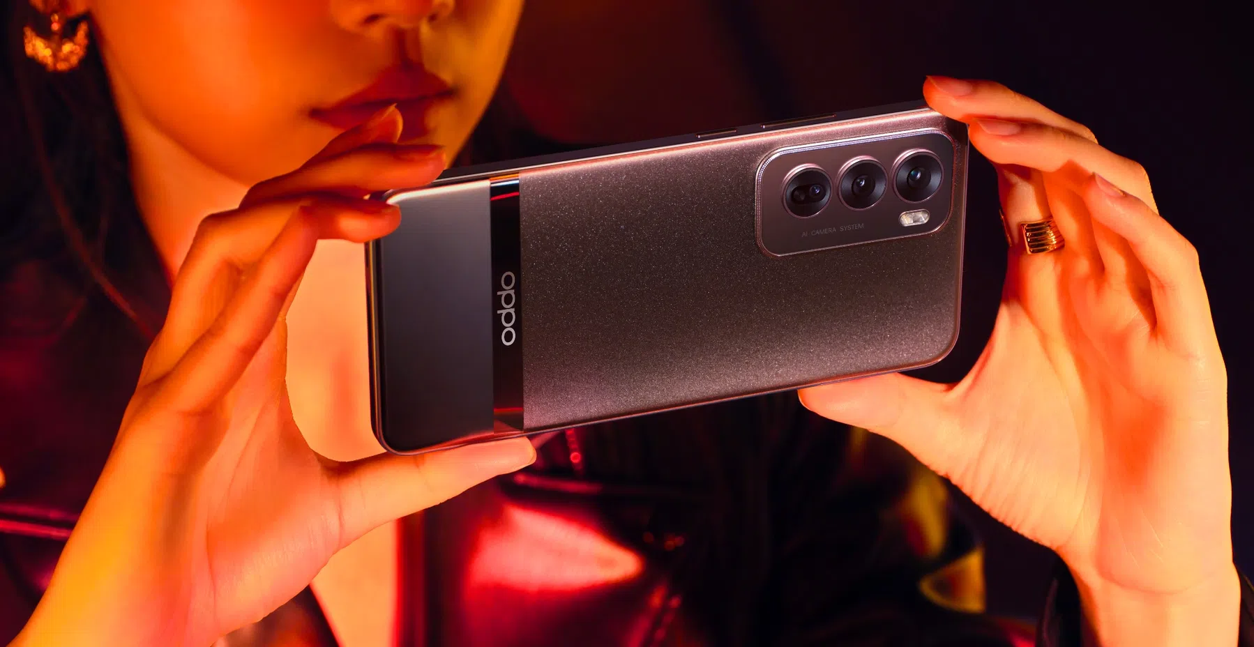 Oppo onthult twee middenklassers met fraaie schermen en veel camera's 