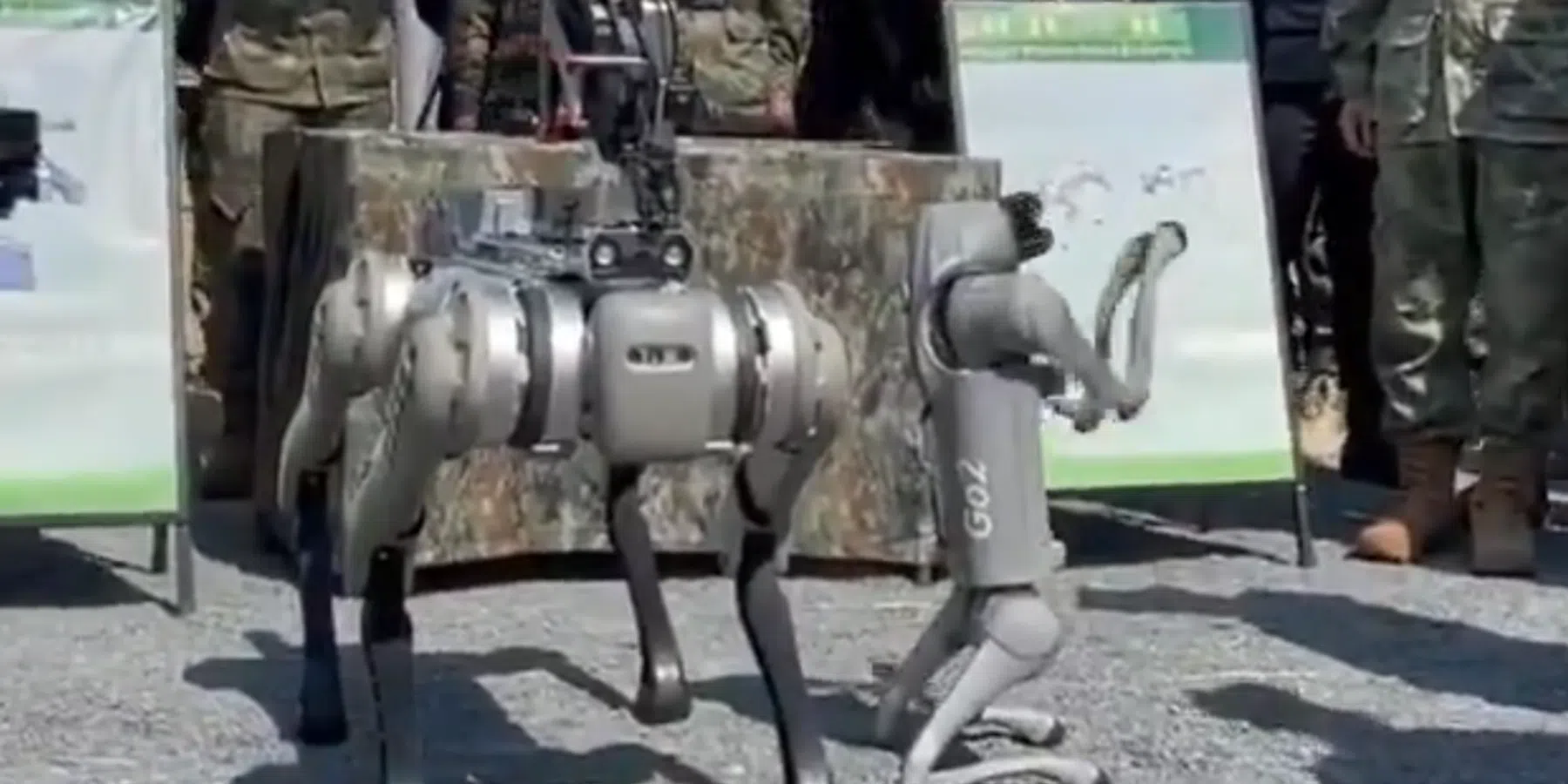 VS Chinese robothonden machinegeweren