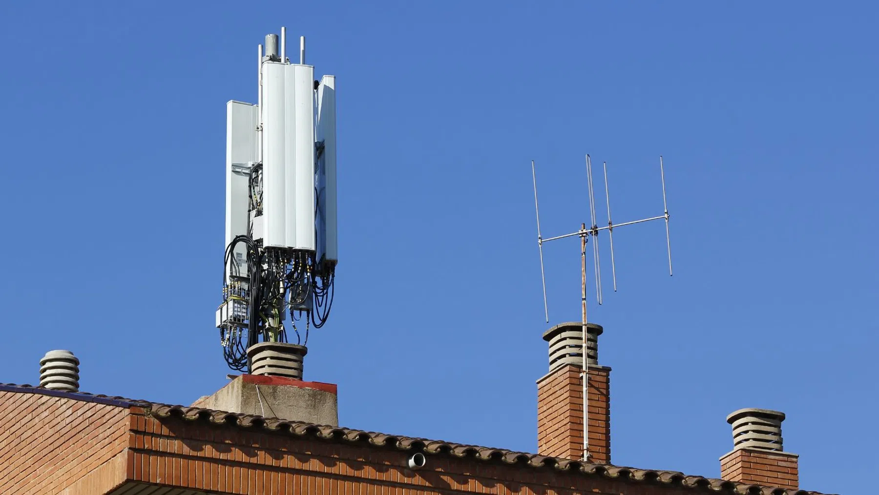 Minder goed mobiel bereik dreigt door strijd om antennemasten op daken