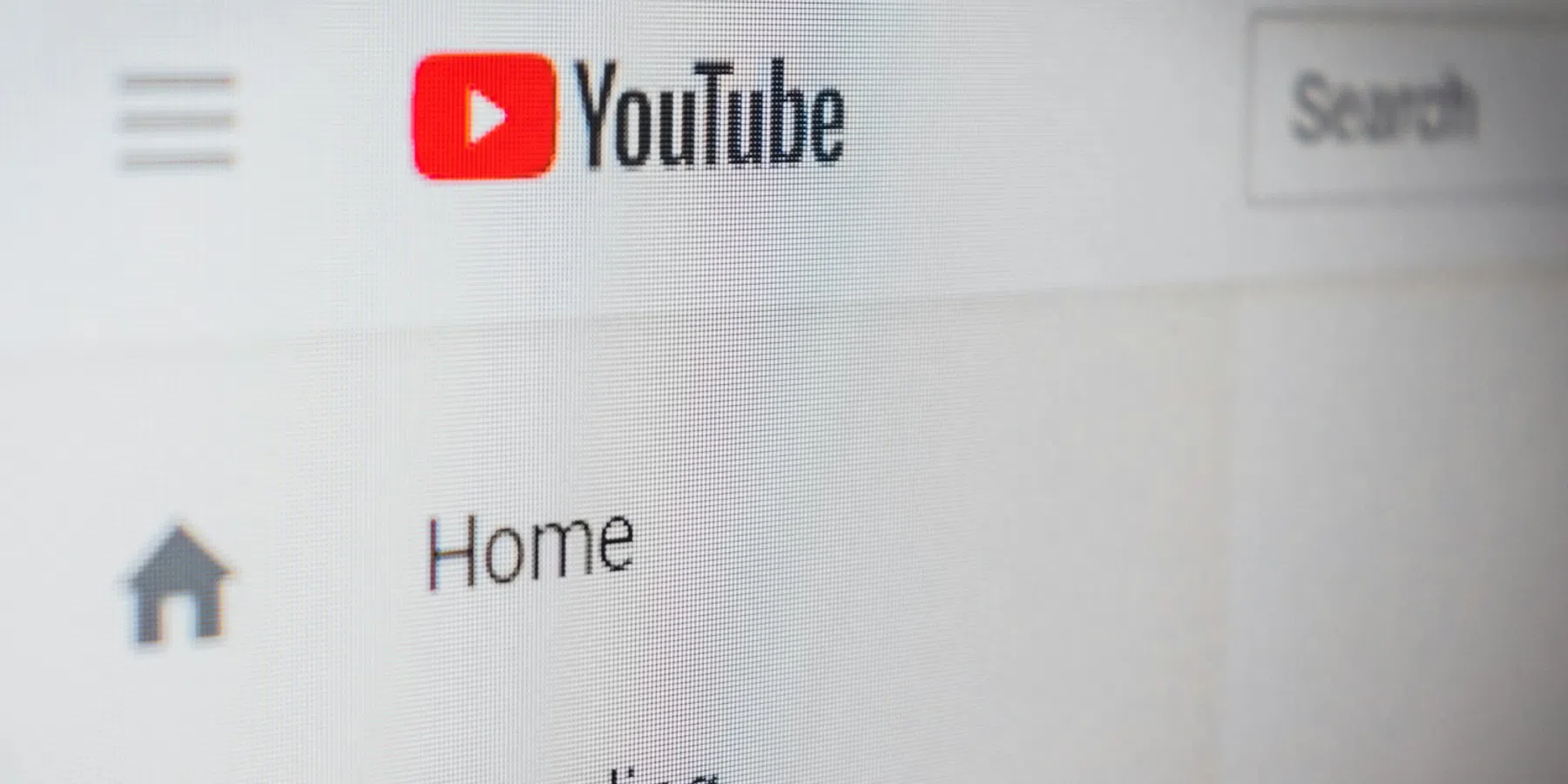 YouTube test een nieuwe advertentie, onderbreekt niet de video