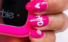 Thumbnail for article: Nieuwe Barbie-telefoon van HMD is knalroze met enorme knoppen