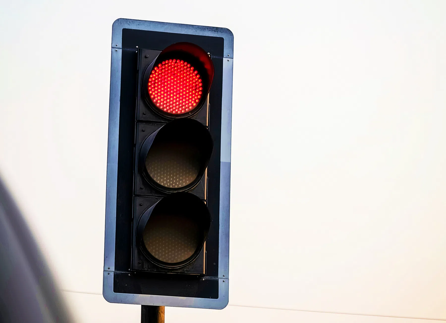 Geschrokken bestuurders: Tesla's rijden door rood licht na nieuwe update