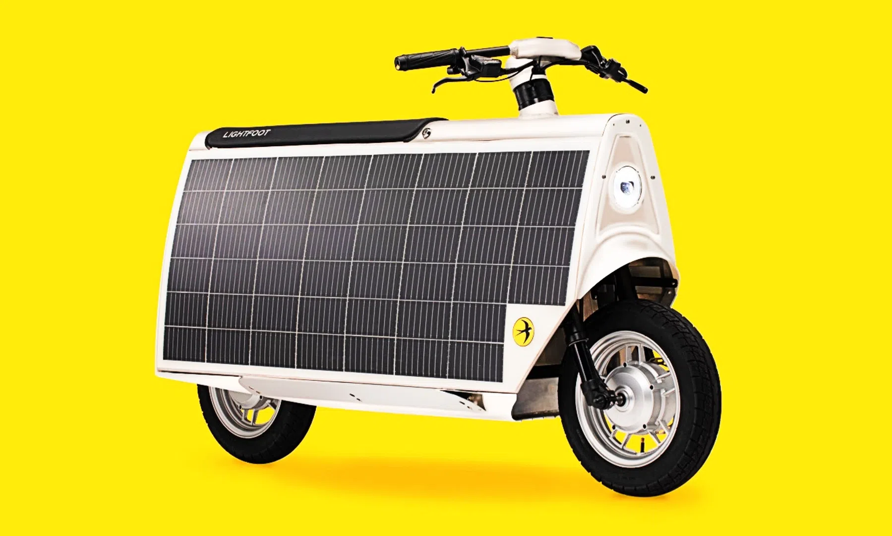 Deze elektrische scooter maakt indruk met grote zonnepanelen