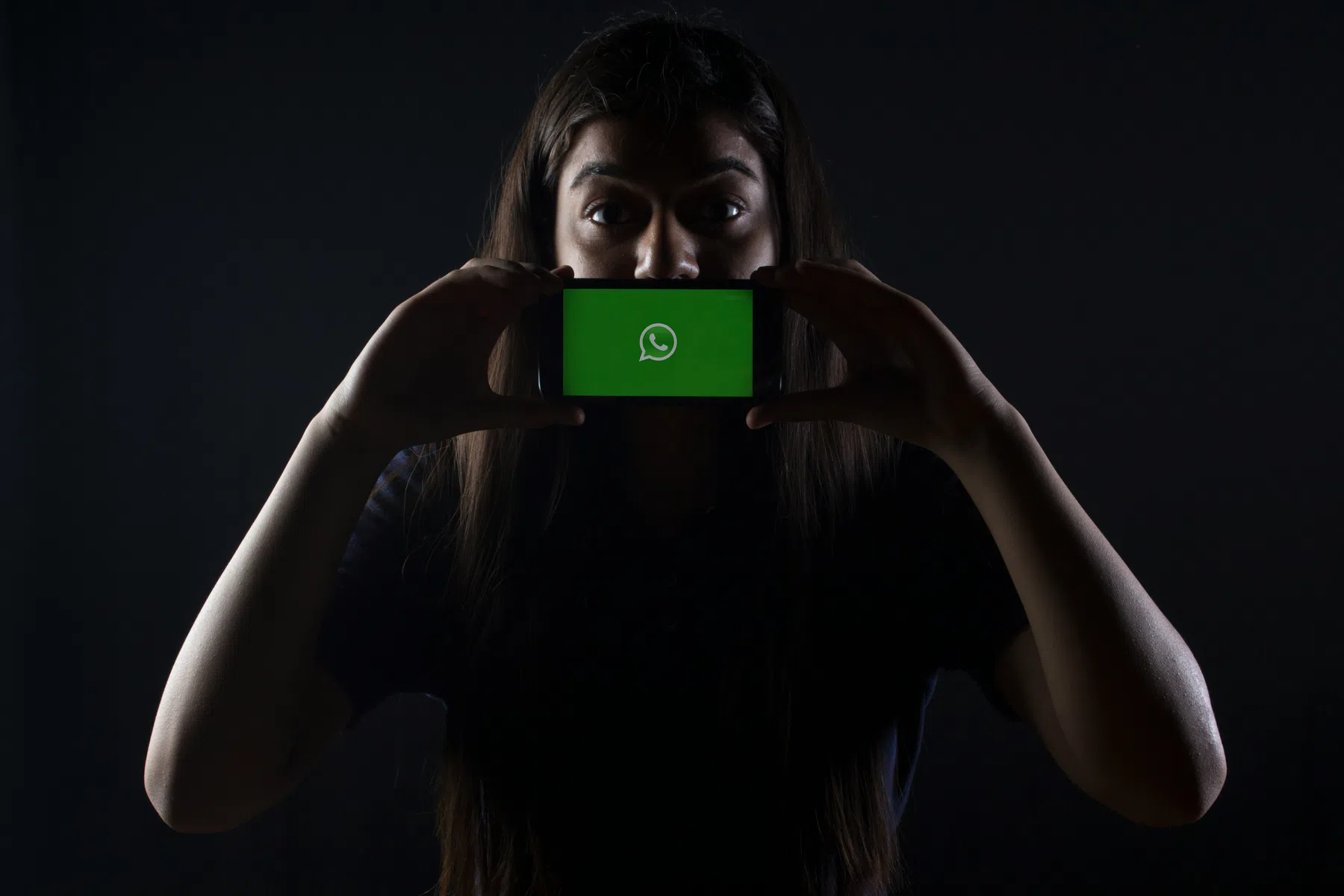 EU doet nieuwe poging om mee te kijken met je WhatsApp-gesprekken 