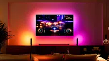 Thumbnail for article: LG-tv's kunnen vanaf nu eindelijk een leuk trucje met Philips Hue-lampen