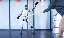 Thumbnail for article: Deze robot blijft op de been als ie klappen krijgt en is verrassend atletisch