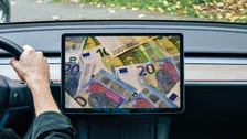 Thumbnail for article: Reclames op je dashboard? Automerken zien dollartekens