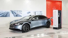 Thumbnail for article: Zeekr onthult 's werelds eerste 1200 kW ultrasnellader: mijlpaal van BYD voorbij