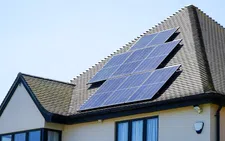 Thumbnail for article: Woningcorporaties eisen compensatie voor zonnepanelen na einde salderingsregeling