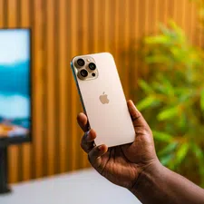 Thumbnail for article: Veelbesproken iPhone lekt uit: krankzinnig verschil met de 17 Pro 