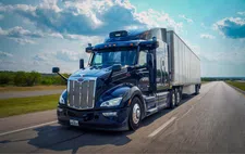 Thumbnail for article: Primeur: vrachtwagens zonder chauffeur rijden tussen grote steden in de VS
