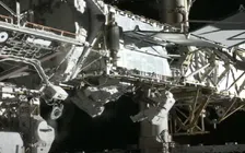 Thumbnail for article: Twee vrouwen verrichten ruimtewandeling voor meer energie voor het ISS