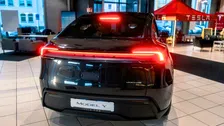 Tesla-medewerkers roepen op tot ontslag Musk om dalende verkopen, krijgen ontslag