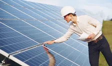 Thumbnail for article: Kamerleden vrezen dit gevaar bij zonnepanelen en eisen maatregelen