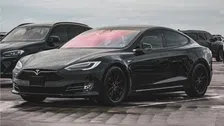 Thumbnail for article: Zo overdreef Tesla de functies van zijn 'autopiloot'