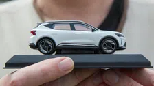 Thumbnail for article: EV-mythe ontrafeld: 'Een elektrische auto is totaal niet duurzaam'