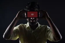 Thumbnail for article: YouTube zet streep door duizenden propagandakanalen van China, Rusland en meer