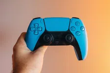 Thumbnail for article: Sony PlayStation tackelt binnenkort dit probleem met de DualSense-controllers 