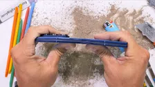 Thumbnail for article: Samsung Galaxy Z Fold7 verrast in brute buigtest JerryRigEverything 