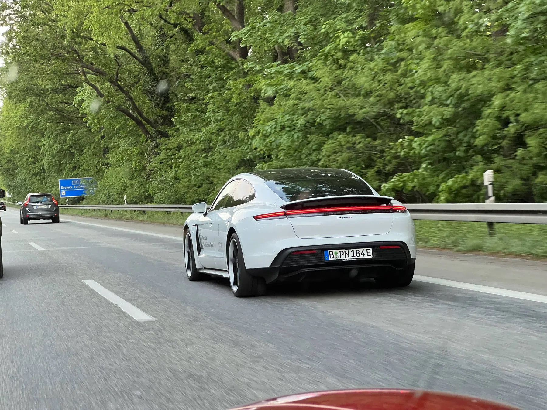 'Sportief rijden' is helemaal niet goed voor je accu