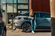 Nieuwe batterij bezorgt elektrische auto 2900 kilometer actieradius na vijf minuten laden 