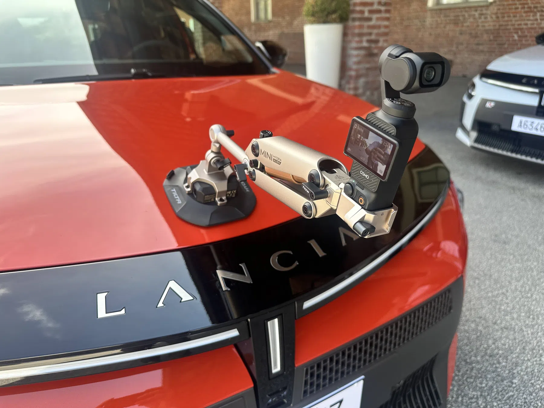 Een professionele camera-arm voor je auto voor €200?