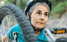 Thumbnail for article: Tweede Kamer-leden vragen naar helmplicht voor ouderen op de e-bike