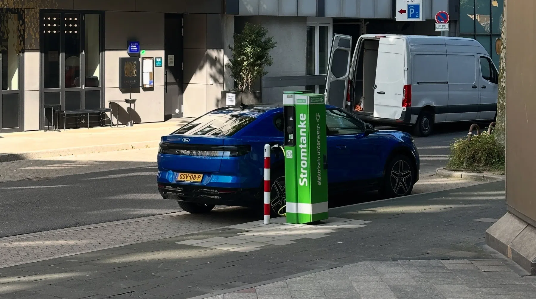 EV-mythe ontrafeld: 'Het stroomnet kan al die elektrische auto's niet aan'