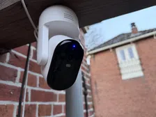 Thumbnail for article: Review: Arlo Essential 3 Pan Tilt Zoom, verlost van de batterij