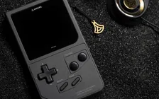 Thumbnail for article: Deze gamehandheld is gemaakt van hetzelfde metaal als aanvalsdrones