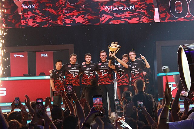 Gaat de bekende esportsgroep FaZe Clan stoppen?!