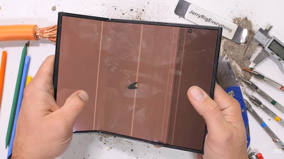 ©JerryRigEverything