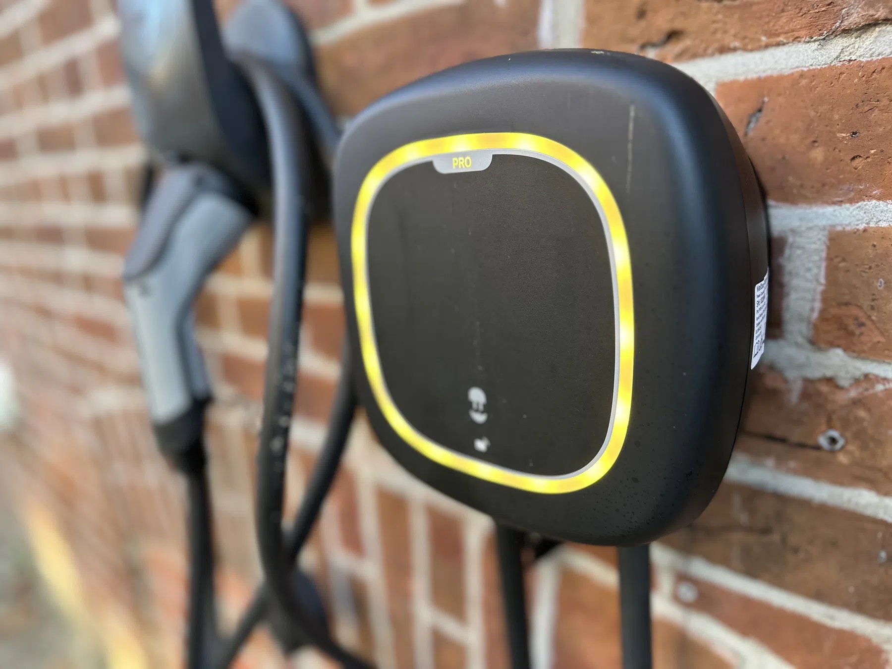 Shell en Q8 gaan jou betalen om je auto thuis op te laden